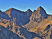 39 Zoom su Pizzo Trona (2510 m)  con visibile il Lago Rotondo